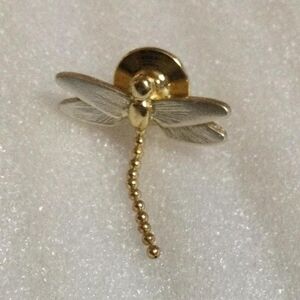 Elegant Gold Dragonfly Brooch
